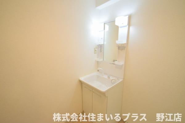 アンプルールフェール今津の洗面所