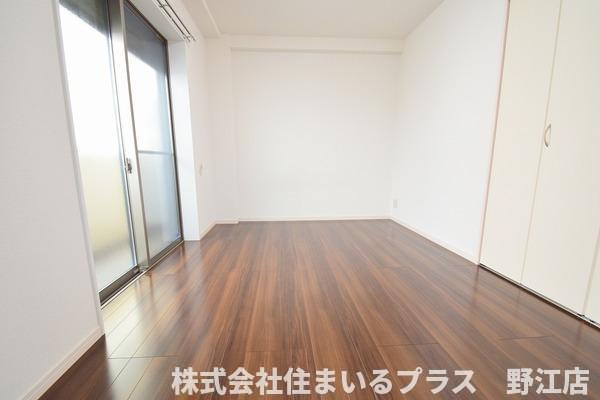 アンプルールフェール今津の洋室
