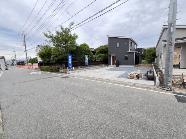 新築　藤岡市藤岡1期　LIGNAGE　１号棟の前面道路含む現地写真|西側接道幅員約6.2ｍ