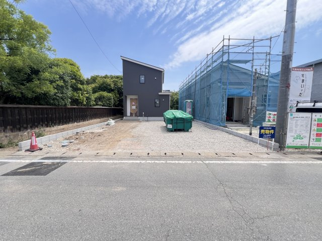 新築　藤岡市藤岡1期　LIGNAGE　１号棟の駐車場|　駐車スペースは並列3台分可能です！
