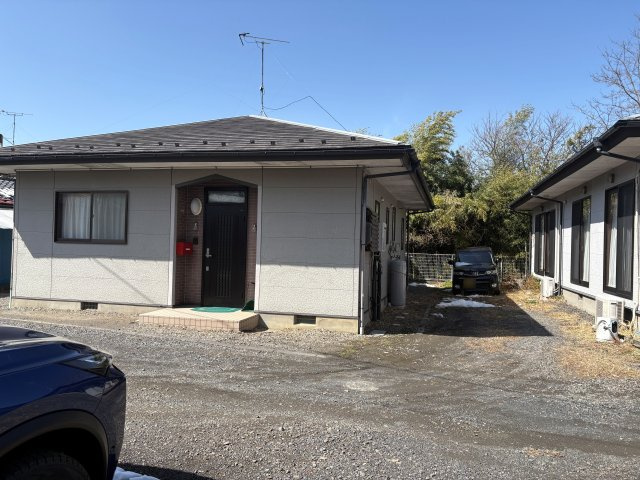 想定年間賃料354万　想定利回り9.83％　木造の外観