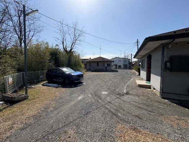 想定年間賃料354万　想定利回り9.83％　木造の駐車場