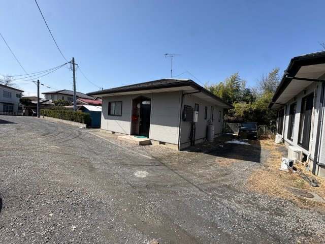 想定年間賃料354万　想定利回り9.83％　木造の駐車場