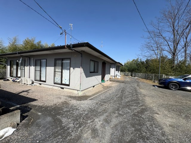 想定年間賃料354万　想定利回り9.83％　木造の外観