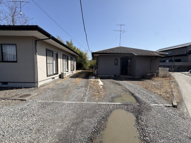 想定年間賃料354万　想定利回り9.83％　木造の外観