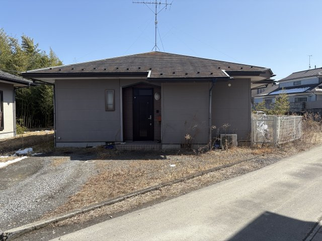 想定年間賃料354万　想定利回り9.83％　木造の外観