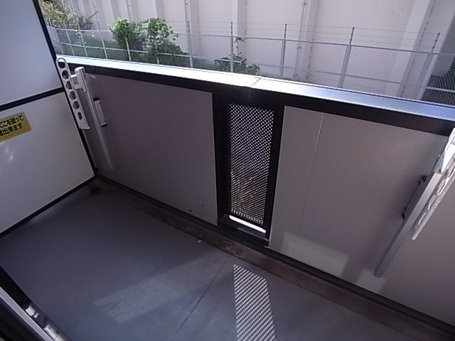 神戸市須磨区車字口道谷のアパートのバルコニー