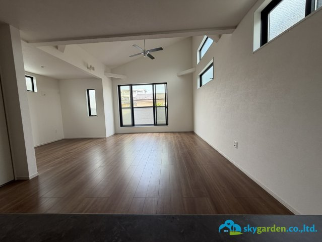 平塚市黒部丘２期　新築戸建　全２棟　１号棟の居間・リビング