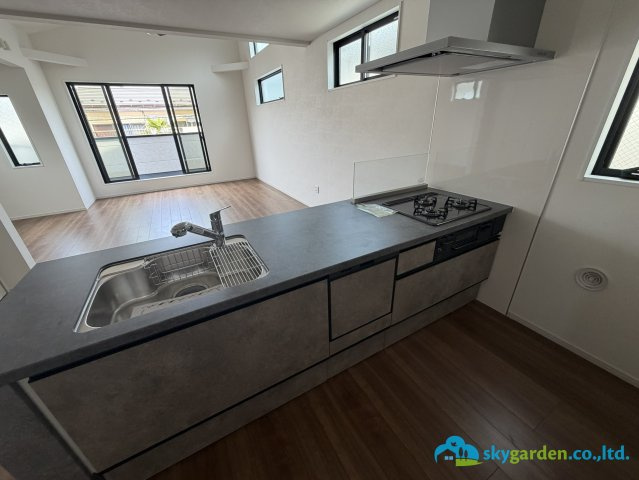 平塚市黒部丘２期　新築戸建　全２棟　１号棟のキッチン