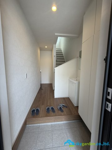 平塚市黒部丘２期　新築戸建　全２棟　１号棟の玄関