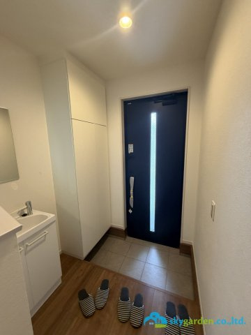 平塚市黒部丘２期　新築戸建　全２棟　１号棟の玄関