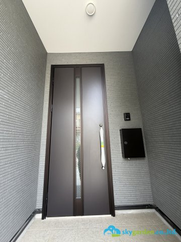 平塚市黒部丘２期　新築戸建　全２棟　１号棟の玄関