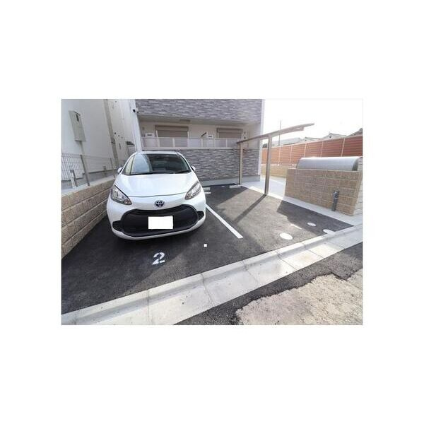 フォレストクリエオーレ枚岡壱番館の駐車場