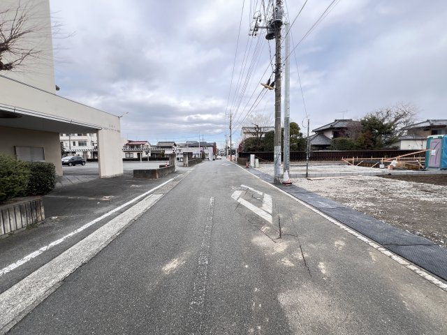 新築　藤岡市藤岡1期　LIGNAGE　2号棟の前面道路含む現地写真|西側接道幅員約6.2ｍ