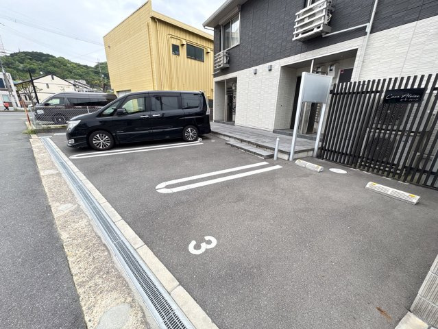 カーサアレーズの駐車場
