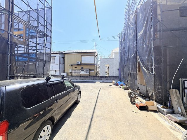 【前面道路含む現地写真】 | 新座市栄2丁目　新築一戸建住宅　全5棟　(保谷店) | 前面道路行き止まりにつきプライバシーと安全性が保たれています。