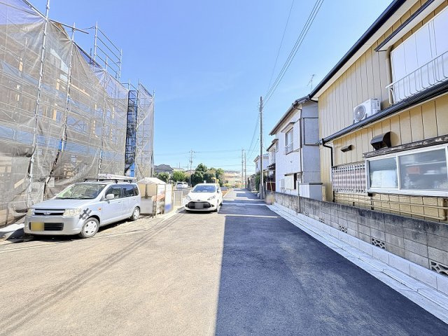【前面道路含む現地写真】 | 新座市栄2丁目　新築一戸建住宅　全5棟　(保谷店) | 公園が点在した緑豊かな住宅地。