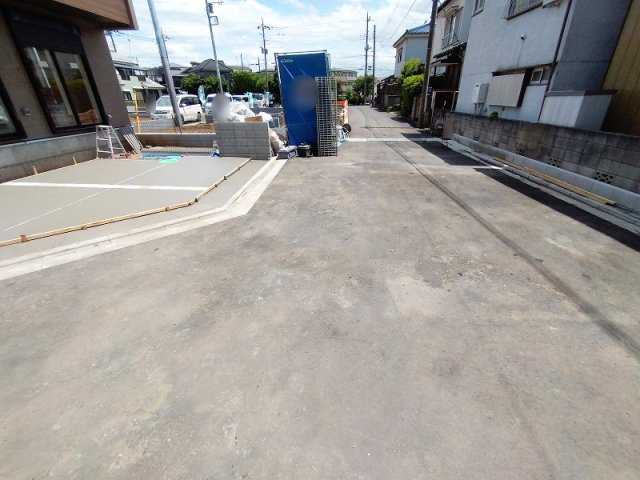 【前面道路含む現地写真】 | 新座市栄2丁目　新築一戸建住宅　全5棟　(保谷店) | 公園が点在した緑豊かな住宅地。