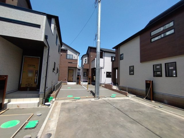 【外観】 | 新座市栄2丁目　新築一戸建住宅　全5棟　(保谷店) | 勾配天井・ポップアップ天井を採用したLDKはメリハリのあるお洒落な空間。