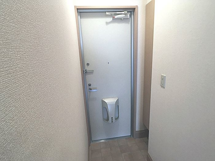 グローリア若葉台の玄関