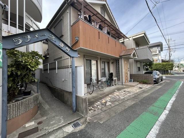 ラフィーネ津門のエントランス