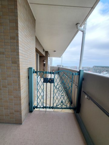 ダイアパレス吉川の玄関|収納もある玄関です