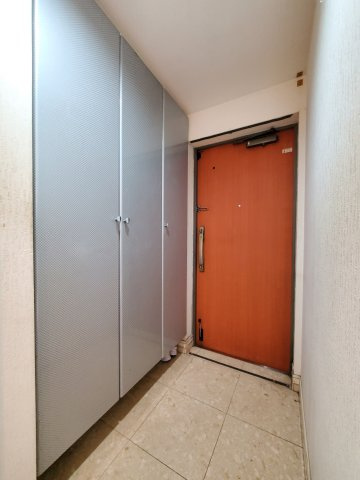 ダイアパレス吉川の玄関|収納もある玄関です