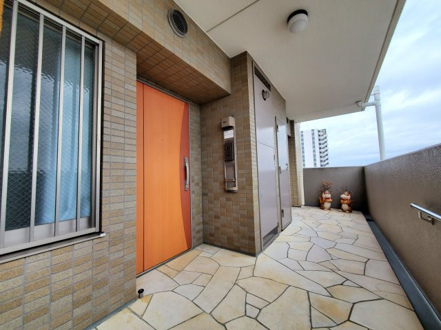ダイアパレス吉川の玄関|明るい玄関です