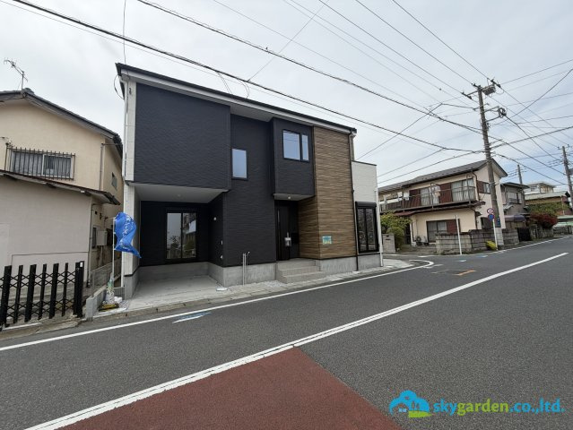 平塚市黒部丘２期　新築戸建　全２棟　2号棟の前面道路含む現地写真