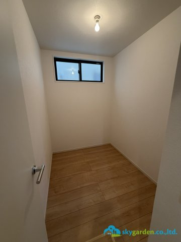 平塚市黒部丘２期　新築戸建　全２棟　2号棟の洋室