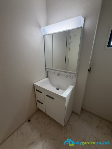 平塚市黒部丘２期　新築戸建　全２棟　2号棟の独立洗面台