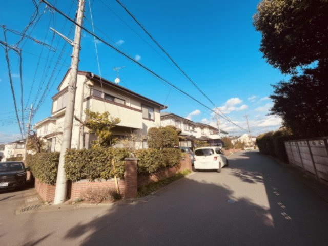 流山市東深井　中古戸建の前面道路含む現地写真