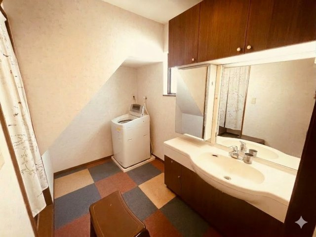 流山市東深井　中古戸建の洗面所|小物など消してます