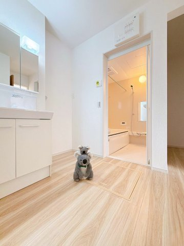 【独立洗面台】 | 前橋市北代田町　新築住宅 | 洗面脱衣所にはファミリークローゼットがあるのでタオル類や衣類、日用品のストックを収納するのにも◎