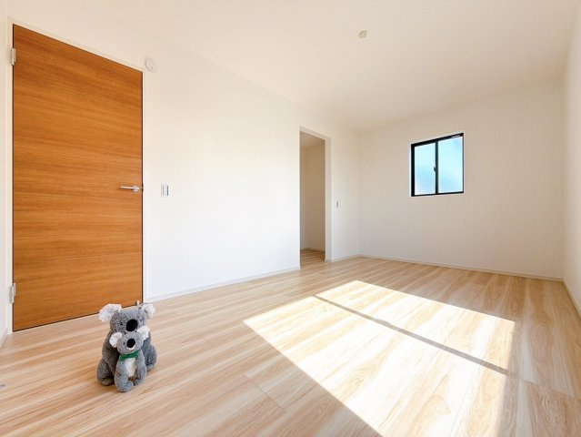 【洋室】 | 前橋市北代田町　新築住宅 | さまざまにカスタマイズしていただけるシンプルなデザインの内装。ご自身で素敵な空間を創り上げられます。