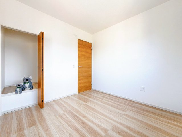 【洋室】 | 前橋市北代田町　新築住宅 | 広さはお子様の勉強部屋にも適した広さ！
勉強机や本棚などの家具を置いてもフリースペースも確保することができます。