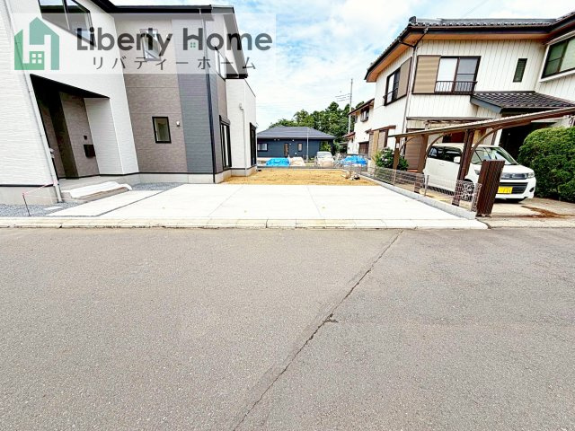 つくば市南中妻4期　新築戸建　2号棟の駐車場