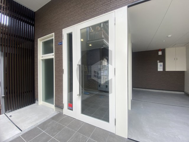 エルミタージュ小若江2号館のエントランス