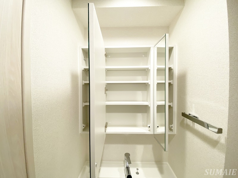 ドゥーエ尾久の収納|鏡裏収納です☆