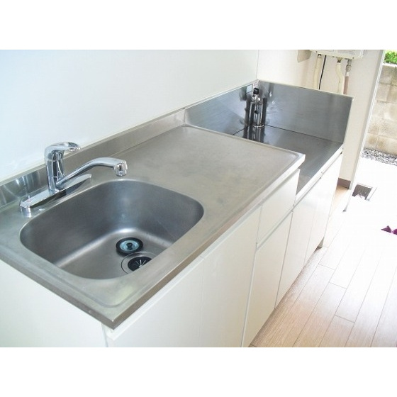 ドエル・みずきのキッチン|お料理しやすいキッチンです