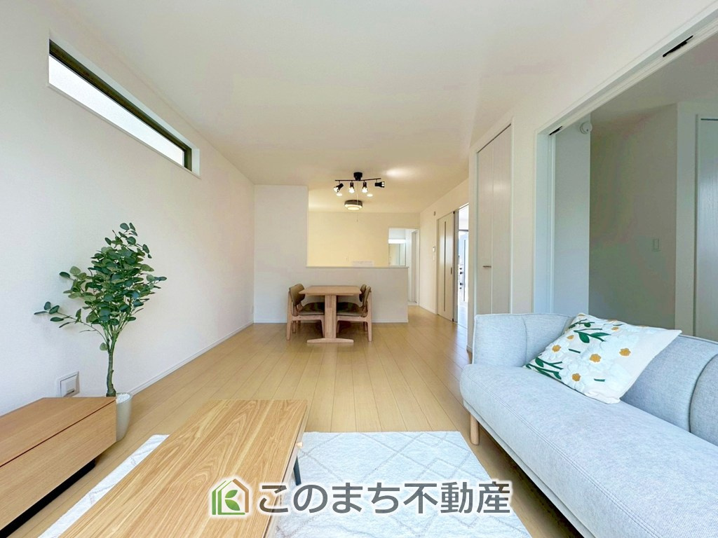 ハートフルタウン宇都宮市御幸本町4872番の居間・リビング|オープンでのびやかな空間を生み出す、こだわりの広がりとゆとり。家族と過ごす時間を大切にしたい方にぴったりの明るくゆとりある住空間です。
