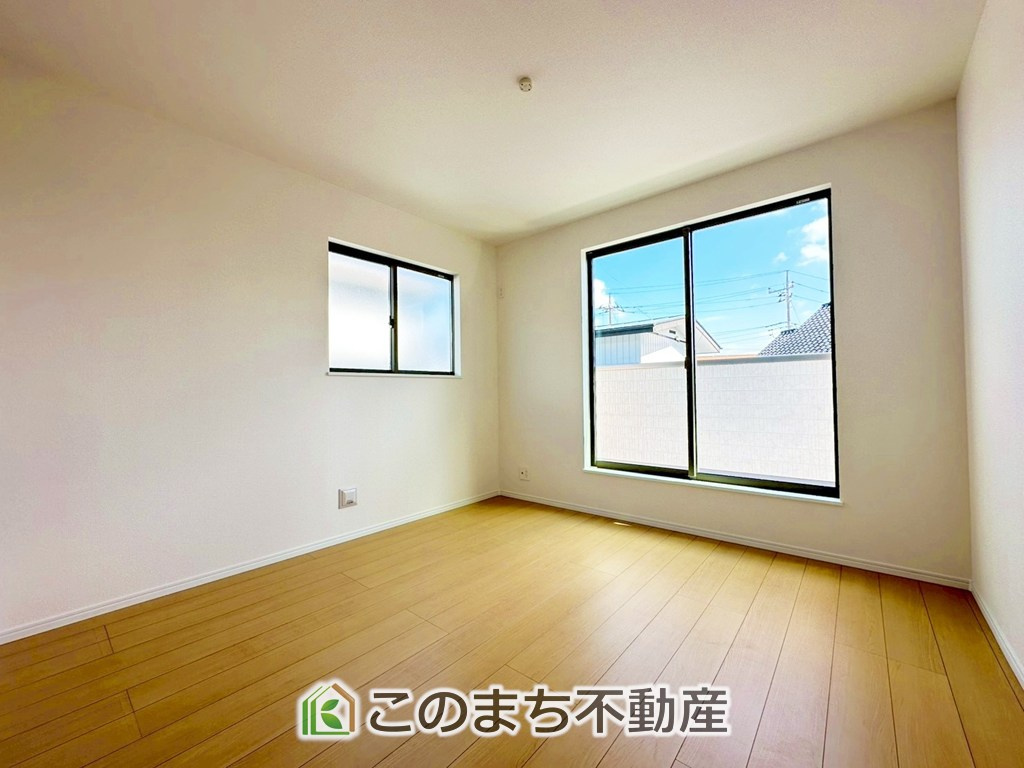 ハートフルタウン宇都宮市御幸本町4872番の洋室|陽光がふんだんに降り注ぐお部屋です。陽だまりの空間で、プライベートなお家時間も快適にお過ごしいただけます♪
