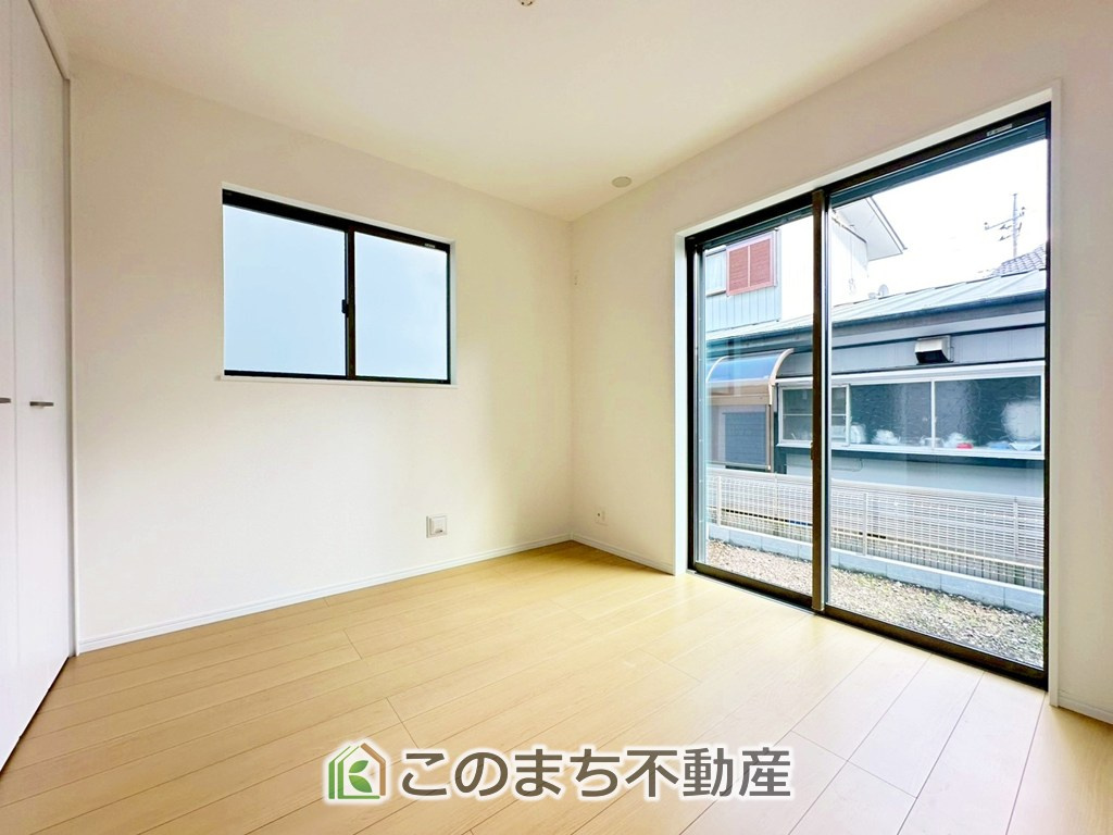 ハートフルタウン宇都宮市御幸本町4872番の洋室|居室のサッシにはペアガラスを採用しております。高い断熱性による省エネと結露対策に有効です。

