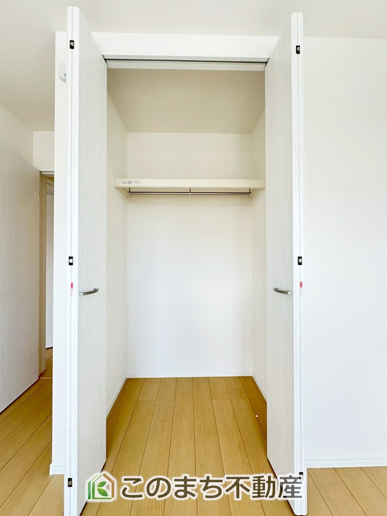 ハートフルタウン宇都宮市御幸本町4872番の収納|各部屋にはクローゼットを完備しています！収納が多いお家はすっきりして快適空間です♪
