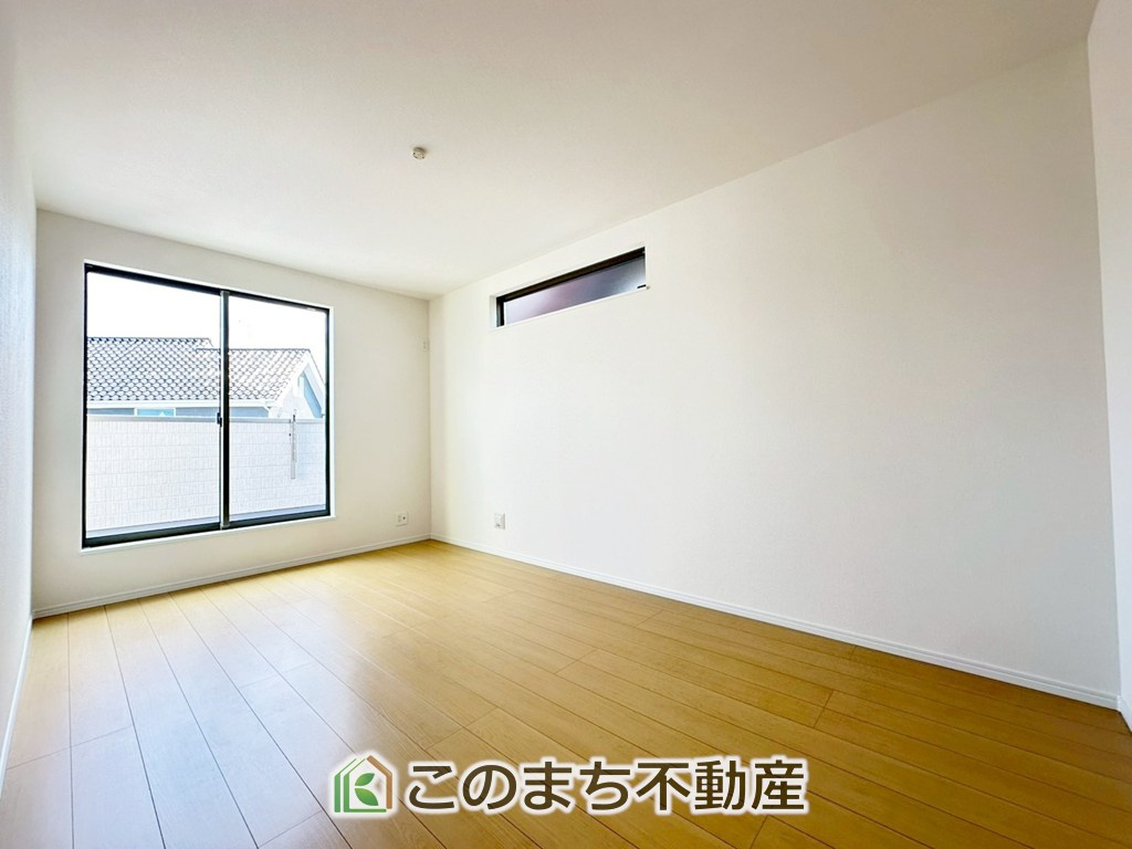 ハートフルタウン宇都宮市御幸本町4872番の洋室|日当たりが良く明るい洋室です。クローゼット付きで家具の配置がしやすく居心地の良いプライベート空間を演出します。
