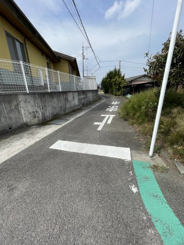 瀬戸町　売土地の前面道路含む現地写真