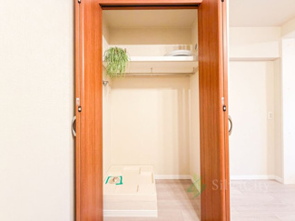 【収納】 | コーポ大岡山 | クローゼット兼　洗濯機置き場