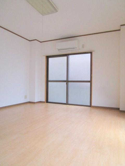 メゾンドオリーブの居間・リビング|★洋室１０帖★