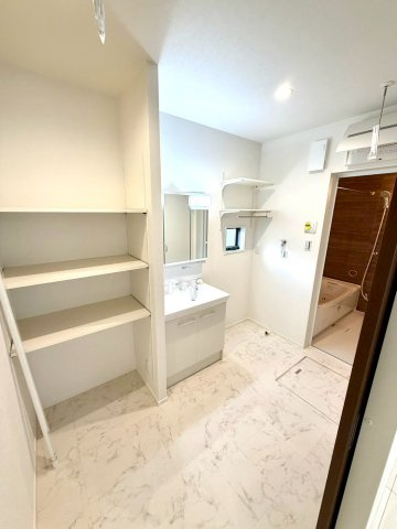 坂出市　谷町⑤　太陽光つきオール電化住宅の洋室|同じ建築メーカーの仕様となります。実物とは異なることがございます。