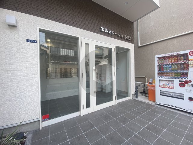 エルミタージュ小若江1号館のエントランス